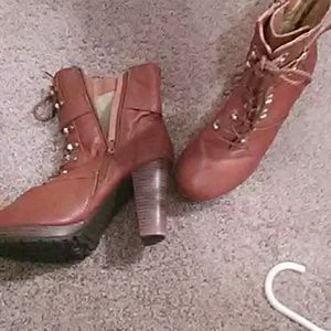 Like a dress up hiking boot